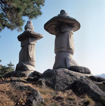 석불입상 상반신 배면