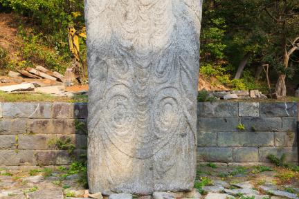 아산 평촌리 석조약사여래입상_동심원 모양의 옷주름 (촬영년도 : 2015년)