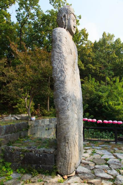 아산 평촌리 석조약사여래입상_좌측면 (촬영년도 : 2015년)